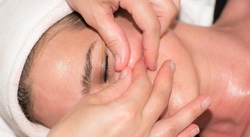 Kobido Arcfiatal�t� Massz�zs