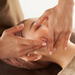 Kobido Jap�n Arcfiatal�t� Massz�zs